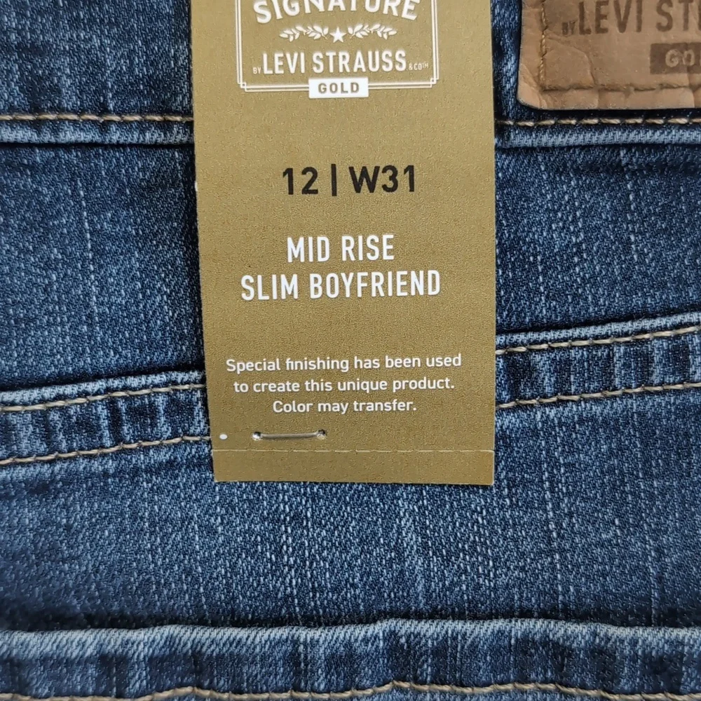 NWT Signature by Levis Distressed Cuffed Mid Rise Slim Boyfriend Denim Jeans - Picture 4 of 6